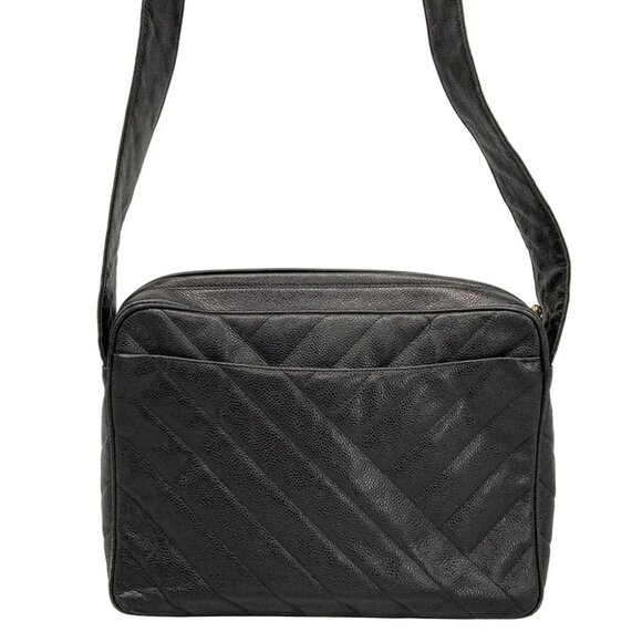 CHANEL - Black Calfskin Shoulder Bag Gold hardware - Picture 3 of 14